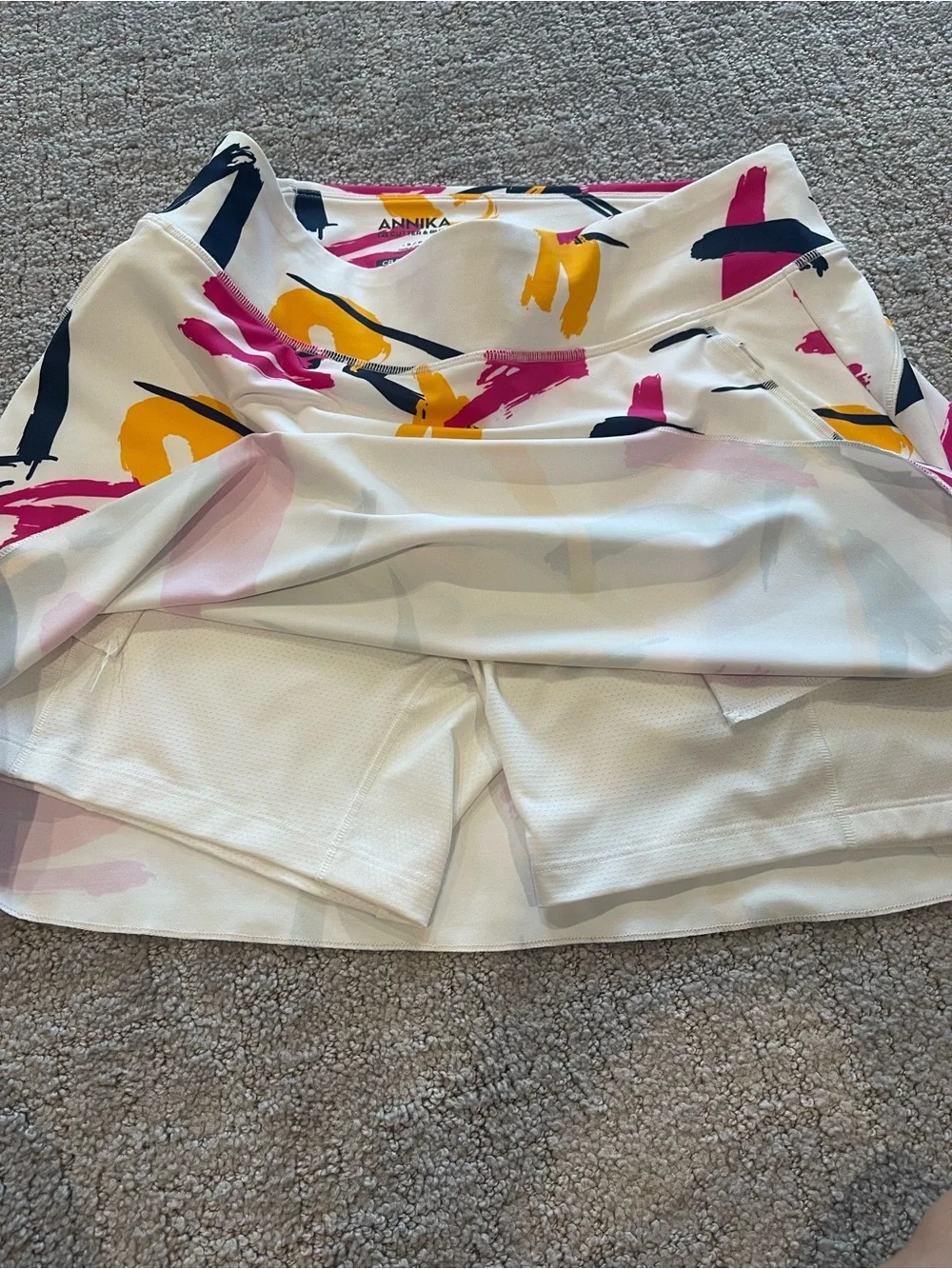 Annika clean white